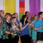 Blumenstrauß für Dirigentin Birgit Keil